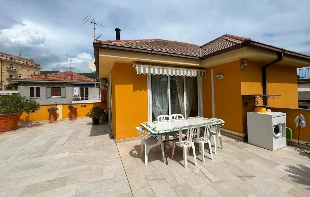La Casa Gialla Laigueglia 0*,  Italia