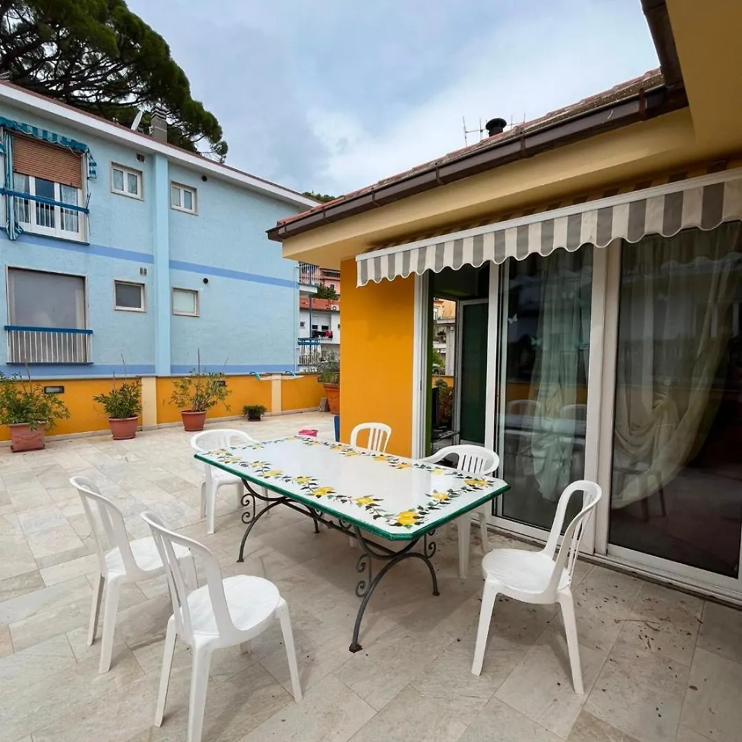 La Casa Gialla Laigueglia Italia
